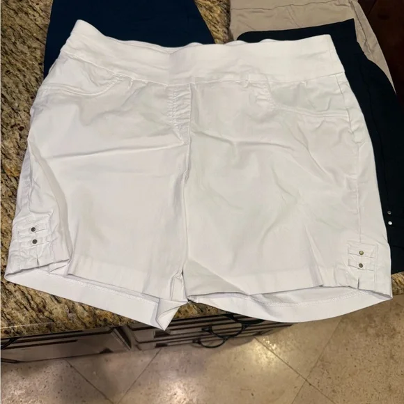 Like New - Hearts of Palm Shorts - 18W - 4 Pairs - Picture 2 of 3